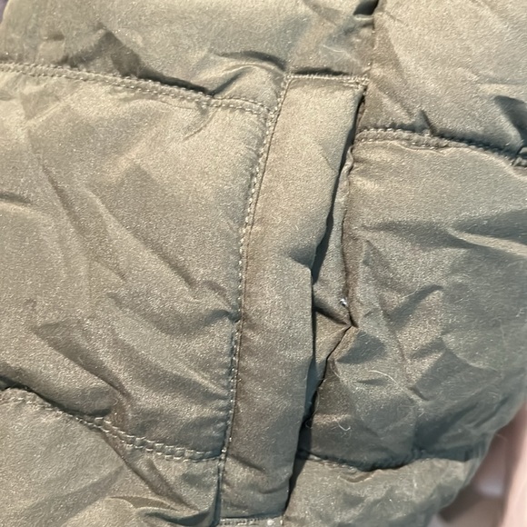 NEW Old Navy Puffer Vest - Picture 4 of 4